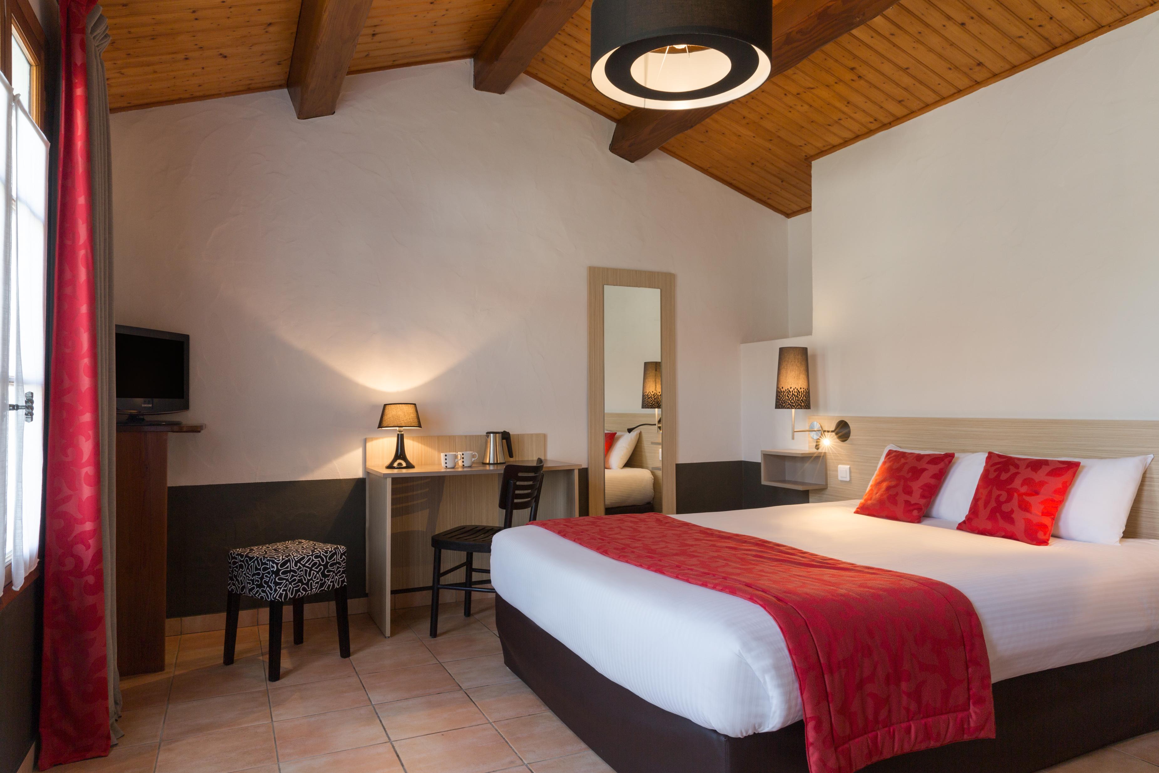 Отель Domaine Le Martinet, The Originals Relais Буэн Экстерьер фото