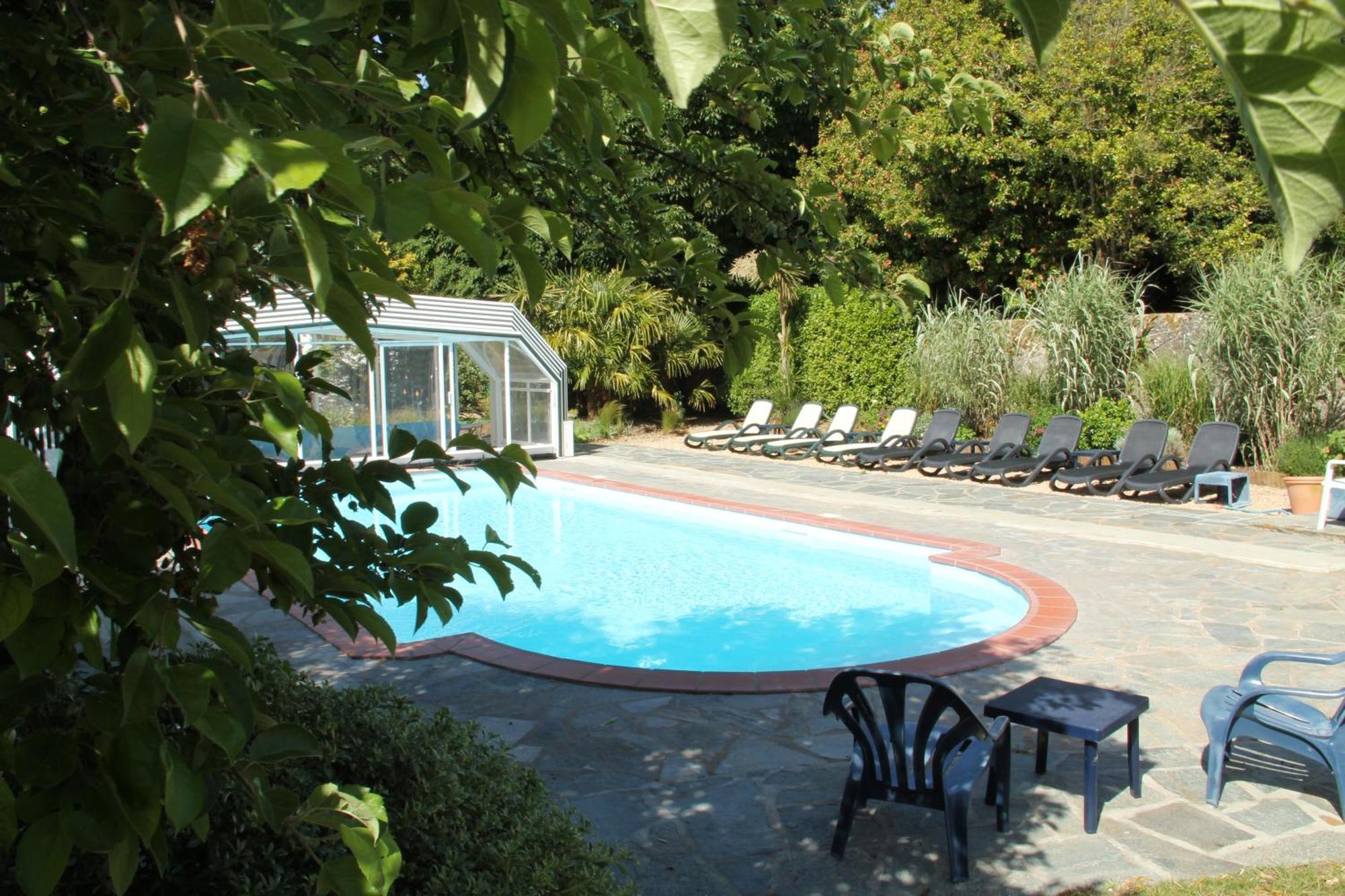 Отель Domaine Le Martinet, The Originals Relais Буэн Экстерьер фото
