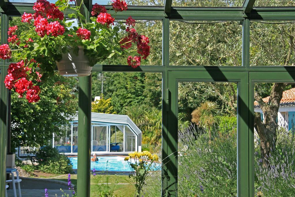 Отель Domaine Le Martinet, The Originals Relais Буэн Экстерьер фото